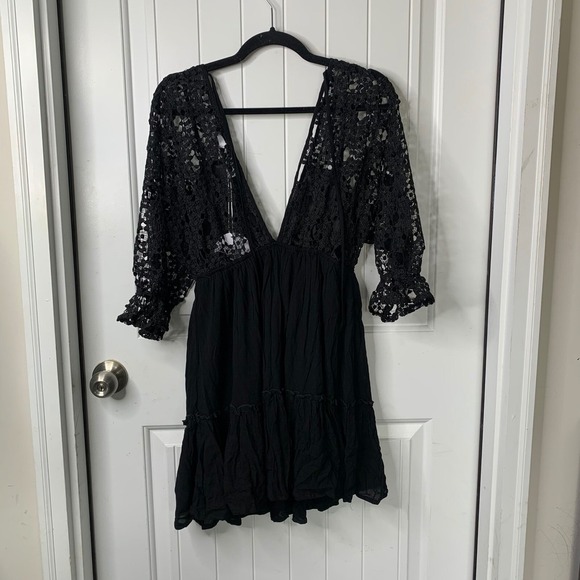 Petal + Pup‎ Lace puff sleeves Deep V-Neck Party Cocktail mini Dress Black US 4 - Picture 4 of 7